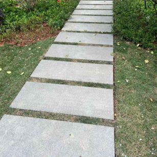 平顶山 芝麻黑小区踏步、汀步石铺装效果