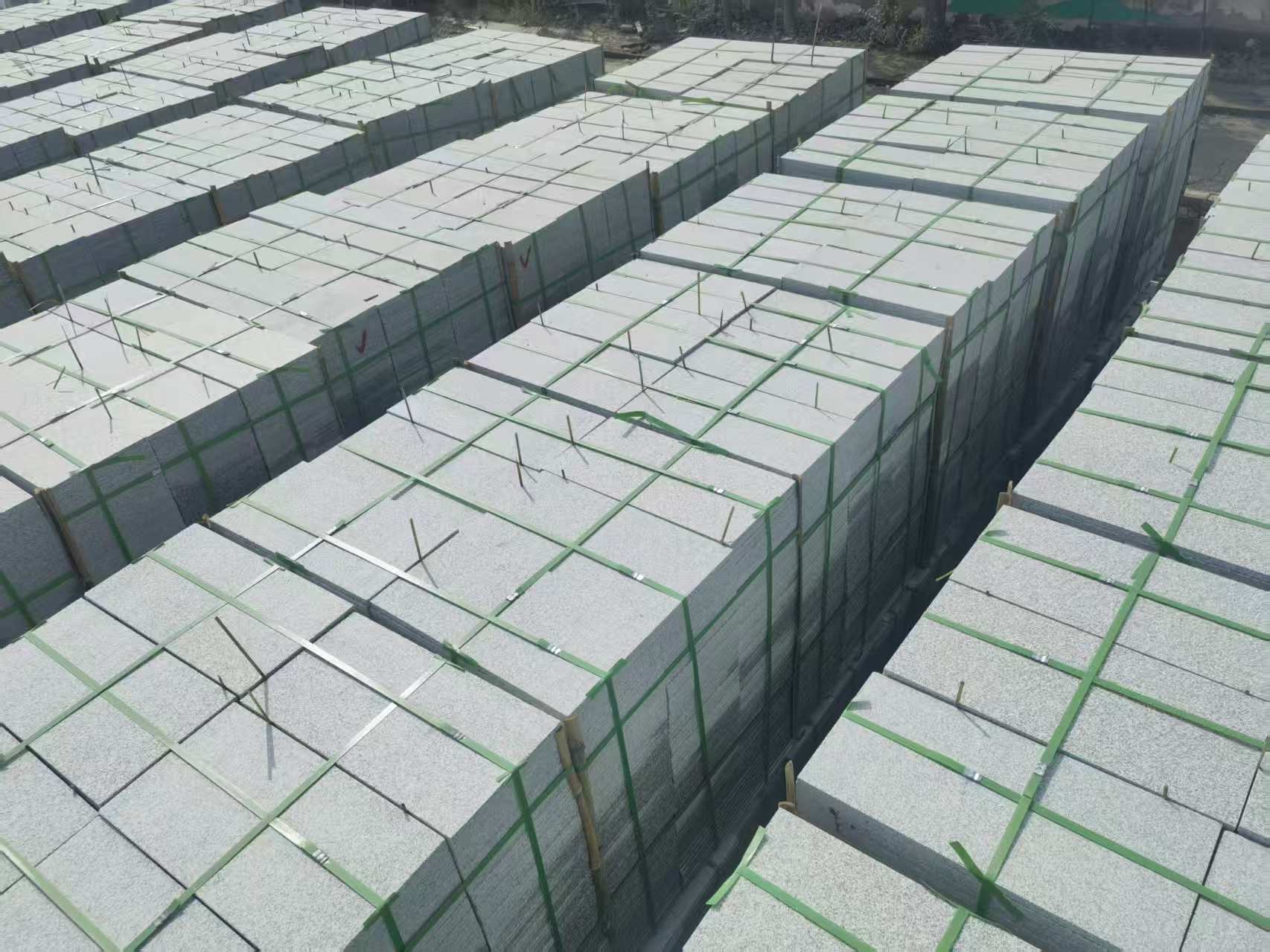 平顶山 芝麻白1.8公分火烧300*600地铺，清仓大甩卖