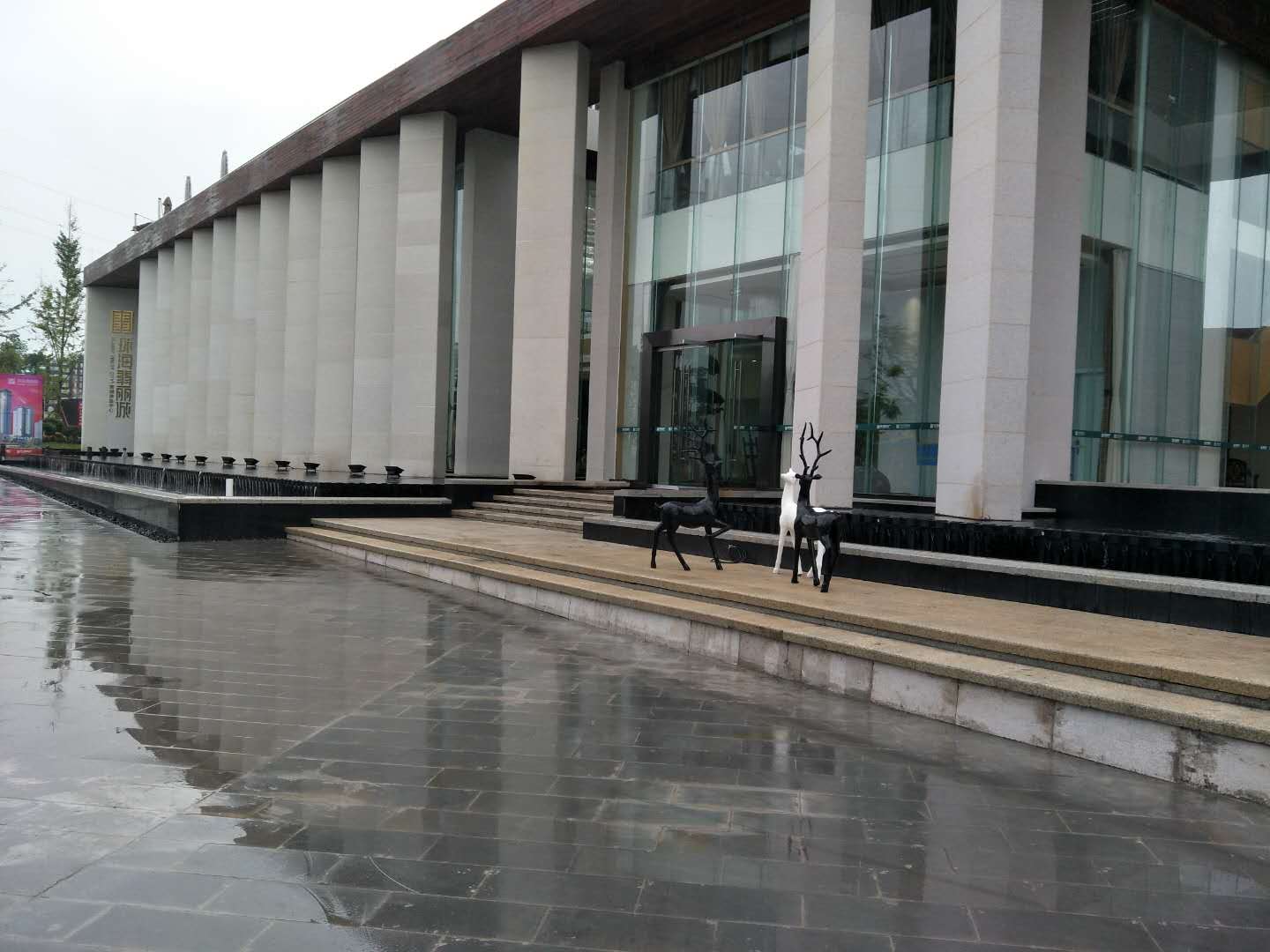 平顶山芝麻白花岗岩在建筑上的应用