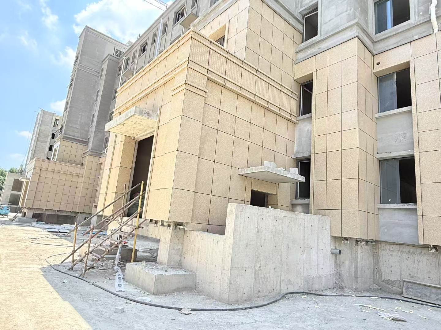 平顶山 黄金麻干挂，工地实拍