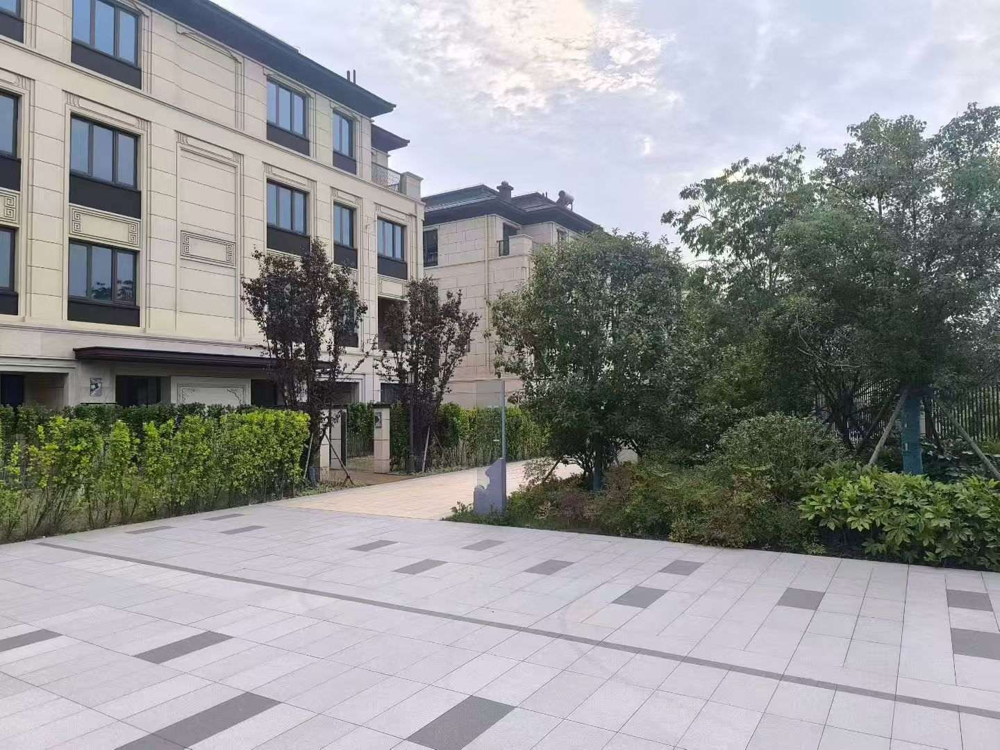 平顶山 芝麻白与芝麻白搭配铺装，尺寸1200*600